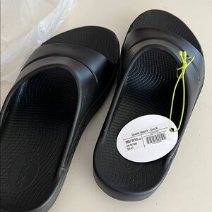 OOFOS Black Comfort Slides